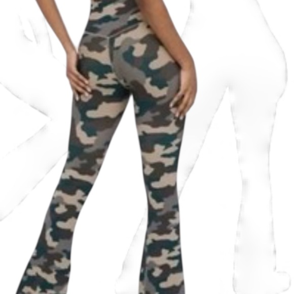 Aerie Offline Real Me High Waisted| Crossover Camo Print Flare Legging NEW! - Picture 1 of 9